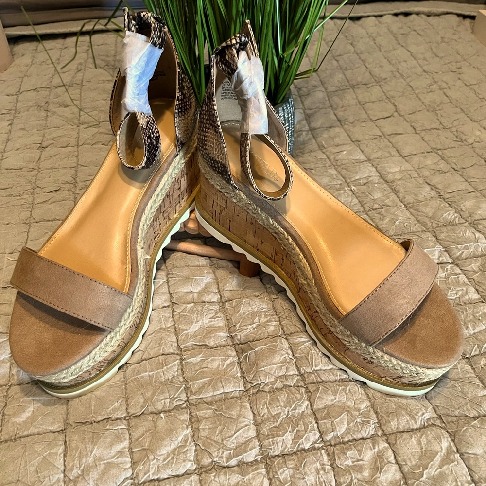 Just Fab Women’s Annika Taupe Size 7.5 Wedges